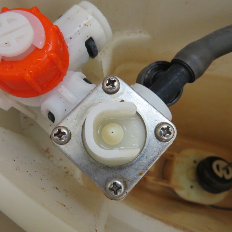トイレタンク内の水漏れ修理【TOTO製 SH50BAK】の場合（ダイヤフラム交換編） | DIY_MasteR